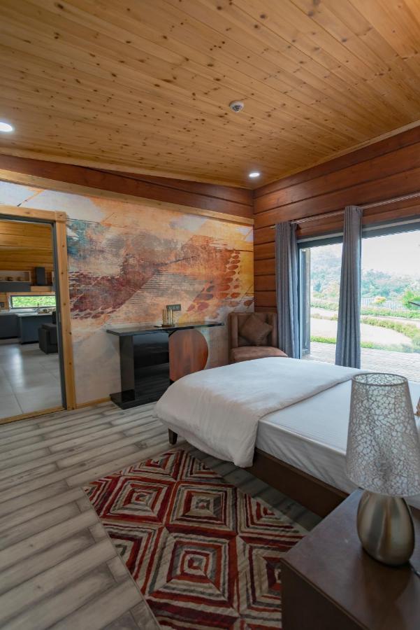 Saffronstays Paradise Pines, Dehradun - Cliff Villa With Valley & Forest Views المظهر الخارجي الصورة