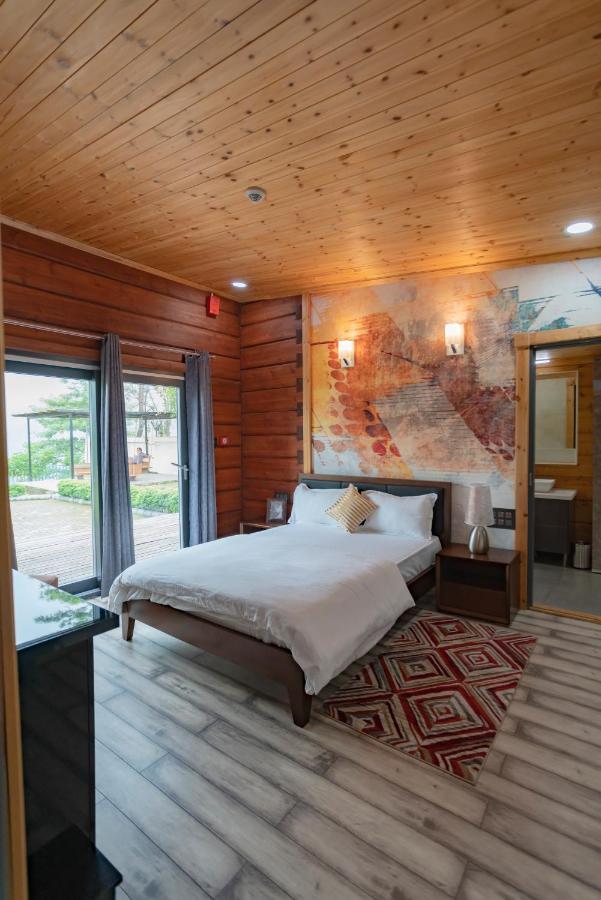 Saffronstays Paradise Pines, Dehradun - Cliff Villa With Valley & Forest Views المظهر الخارجي الصورة