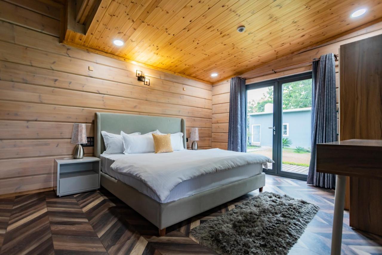 Saffronstays Paradise Pines, Dehradun - Cliff Villa With Valley & Forest Views المظهر الخارجي الصورة